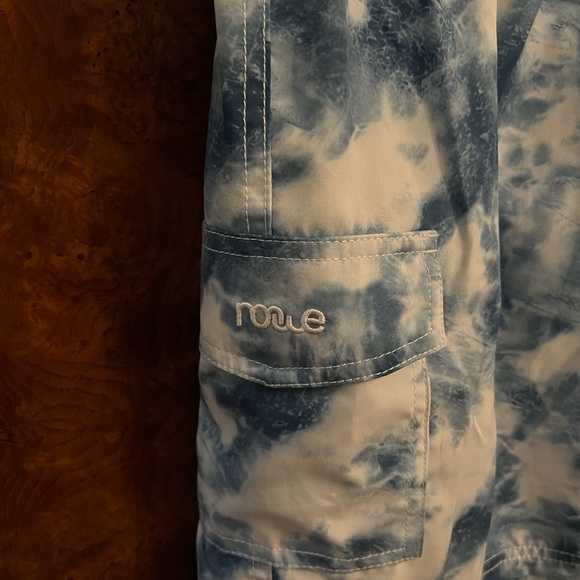 NONWE woman’s swim shorts NWT ice blue size medium. - Picture 3 of 4